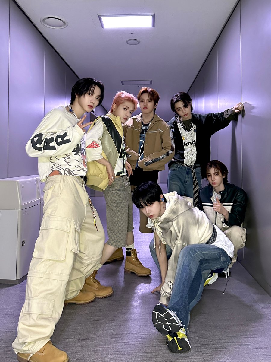 BOYNEXTDOOR_KOZ's tweet photo. 240423 THE SHOW🚪📸

더쇼 1위 감사합니다! 🏆
ONEDOOR boo my sweetie darling, think I love you more❤️

#BOYNEXTDOOR #보이넥스트도어 #BND
#BOYNEXTDOOR_HOW #HOW
#BOYNEXTDOOR_EWF #얼윈파 #OUR
#BOYNOW https://t.co/cYtPvio4FR