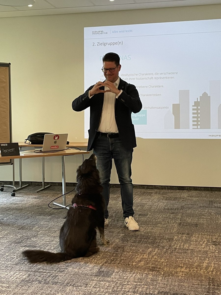 Erste #Social #Media Fortbildung ever mit #Seminarhund 😜 Pepper von Andrea Brunstein passt auf ob ich auch kein Unfug erzähle👍🤟🤣🙌 #ILike