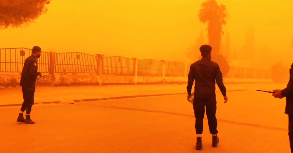 The skies over east #Libya turned orange as a dust storm swept through the region on Tuesday.