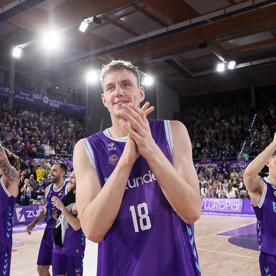 ⭐️💜 Anzejs Pasecniks <a href="/AnzejsP/">Anžejs Pasečņiks</a> #MVPMovistar

🔄 Cada RT = 1 voto

🦄 #SentimientoPalentino