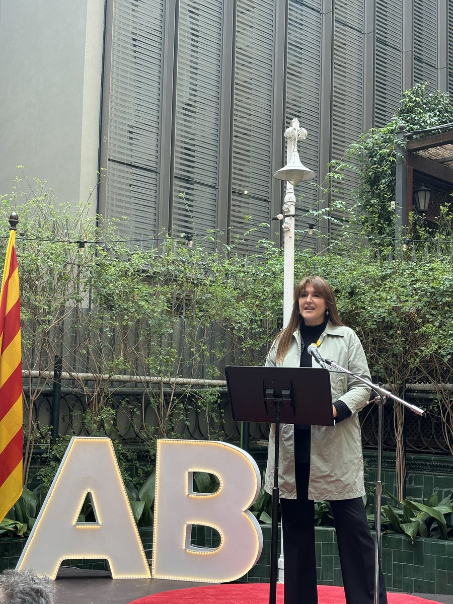 Laura Borràs, presidenta de Junts per Catalunya també present aquest Sant Jordi a l’Ateneu Barcelonès