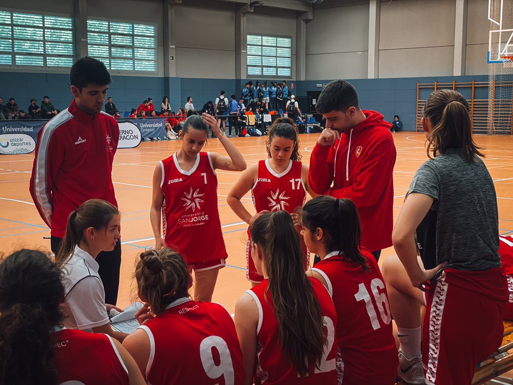 Nuestras chicas nos tienen con el corazón en un puño. 

¡Menudo partidazo!⛹️‍♀️👏

#CEUBaloncesto #USJSíSePuede #baloncestofemenino