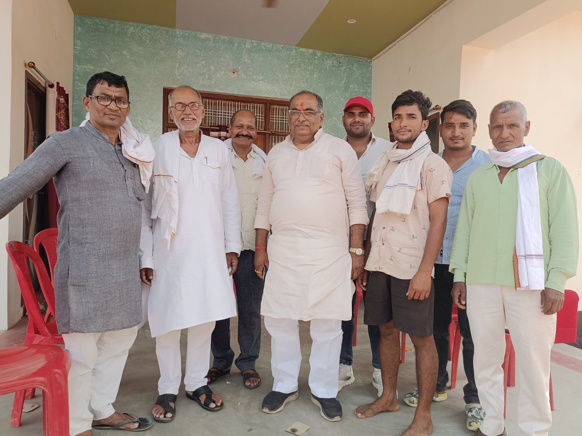 spmtdeoria's tweet photo. देवरिया के ग्राम सभा ईटवां भरौली, खोराराम में श्री संजय यादव जी के सुपुत्र के शुभ तिलकोत्सव में पहुँच कर अपनी शुभकामनाएं दिया। https://t.co/BNiUPGCs24