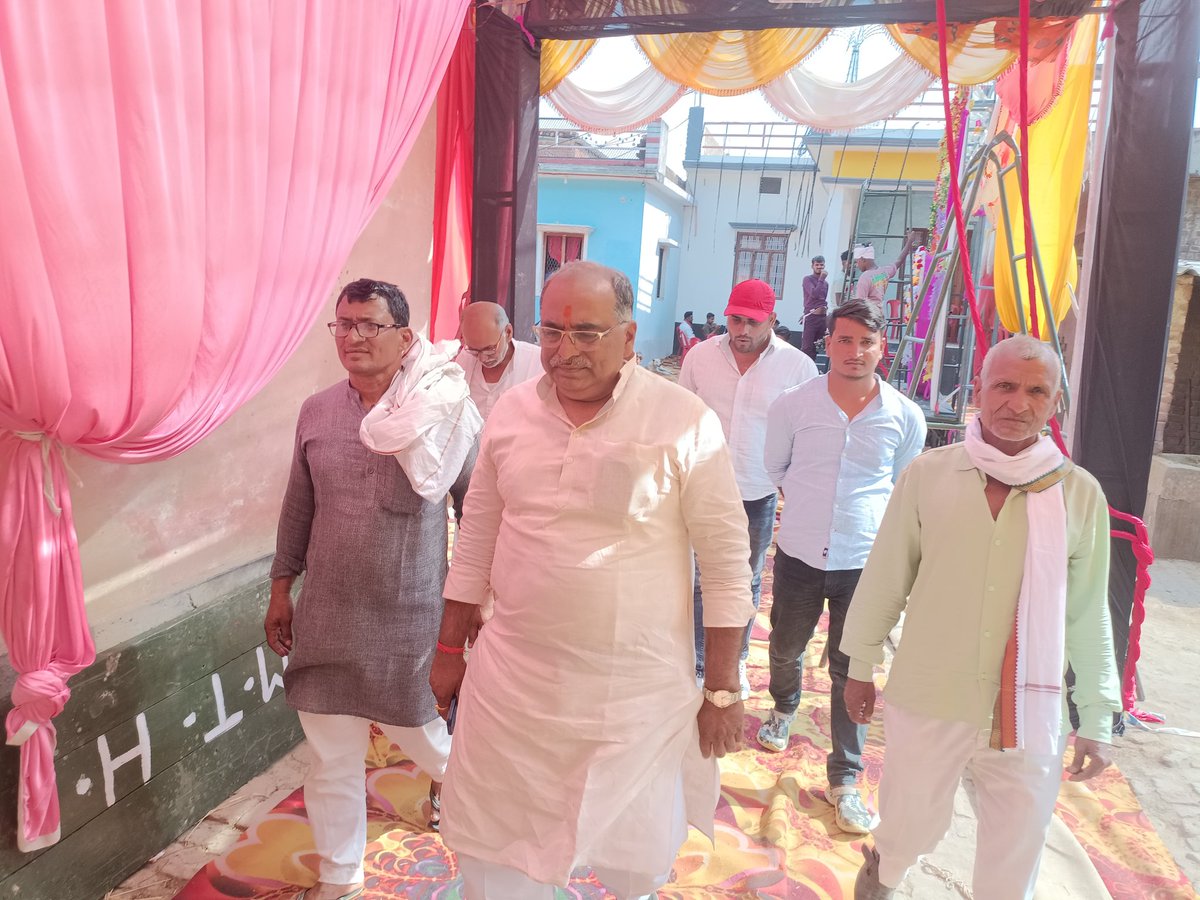 spmtdeoria's tweet photo. देवरिया के ग्राम सभा ईटवां भरौली, खोराराम में श्री संजय यादव जी के सुपुत्र के शुभ तिलकोत्सव में पहुँच कर अपनी शुभकामनाएं दिया। https://t.co/BNiUPGCs24