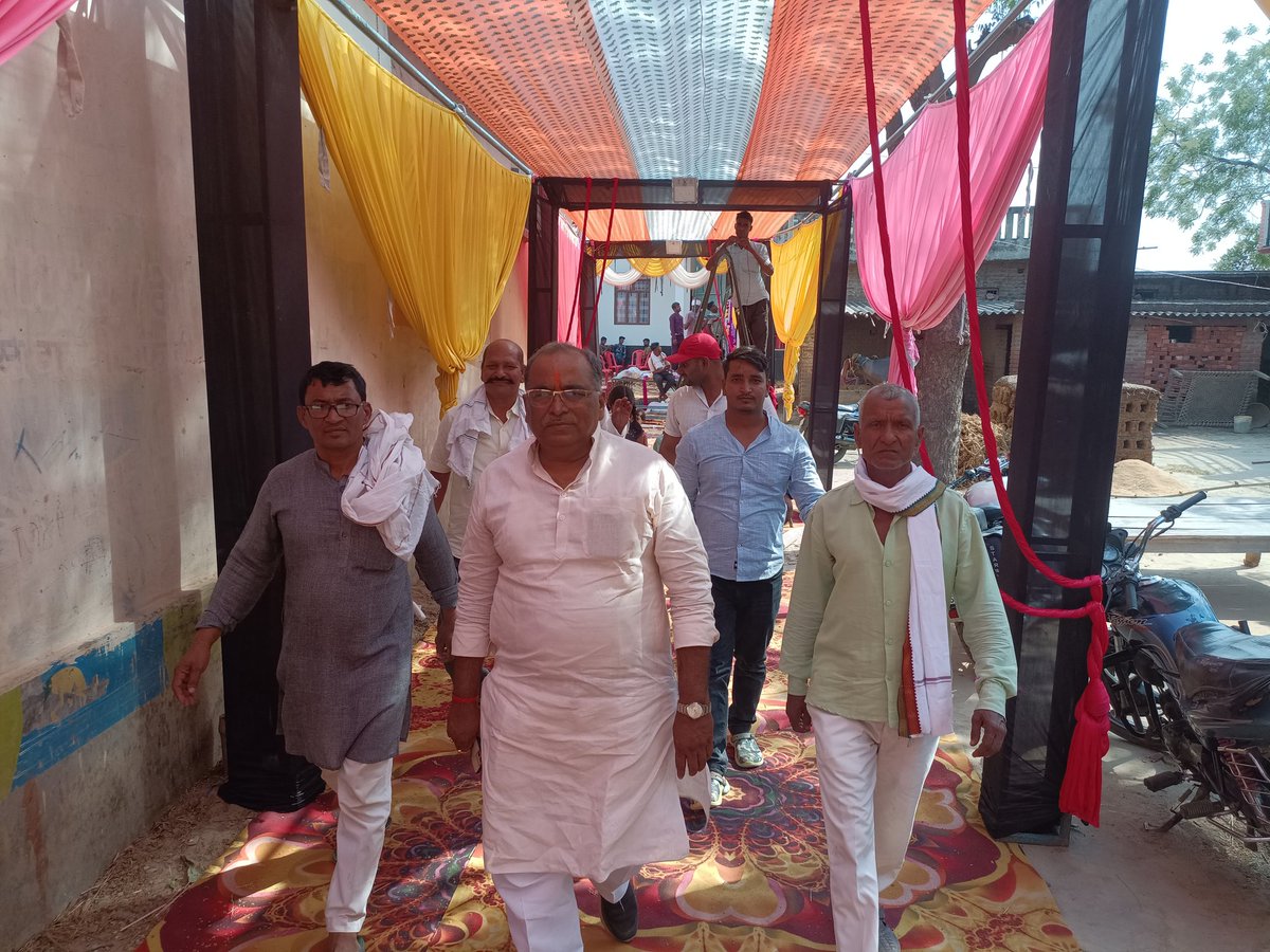 spmtdeoria's tweet photo. देवरिया के ग्राम सभा ईटवां भरौली, खोराराम में श्री संजय यादव जी के सुपुत्र के शुभ तिलकोत्सव में पहुँच कर अपनी शुभकामनाएं दिया। https://t.co/BNiUPGCs24