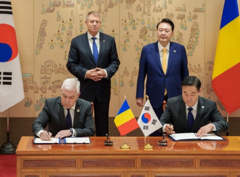 South Korea and Romania just signed a Defense Cooperation Agreement.

It will pave the way for large-scale weapon deals and technology transfers.

South Korea also has a large partner in Poland, which is buying more than 1000 tanks, self-propelled howitzers, MLRS & fighter jets