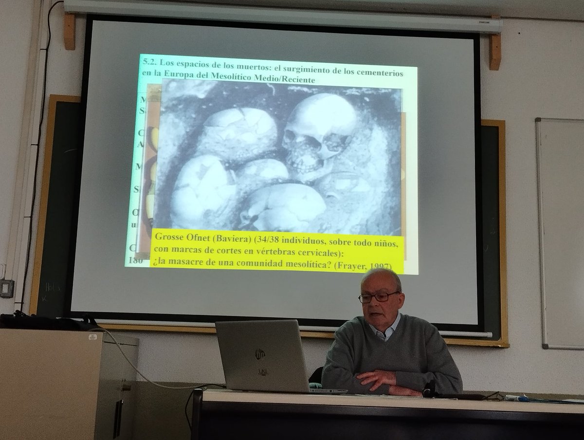 MAP_UAM's tweet photo. Hoy #nuestrocompañero y profesor de #nuestromaster el Prof. Paco Blanco ha impartido su última clase teórica de #Prehistoria antes de su jubilación
Para #nuestrodepartamento y #nuestrosestudiantes ha sido emocionante y todo un honor poder asistir https://t.co/Qxr3fauhvx
