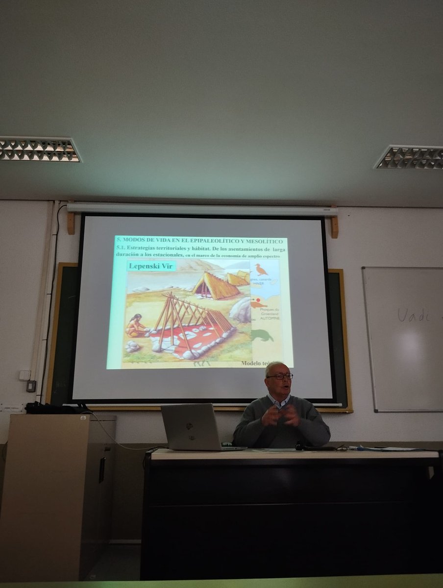 MAP_UAM's tweet photo. Hoy #nuestrocompañero y profesor de #nuestromaster el Prof. Paco Blanco ha impartido su última clase teórica de #Prehistoria antes de su jubilación
Para #nuestrodepartamento y #nuestrosestudiantes ha sido emocionante y todo un honor poder asistir https://t.co/Qxr3fauhvx