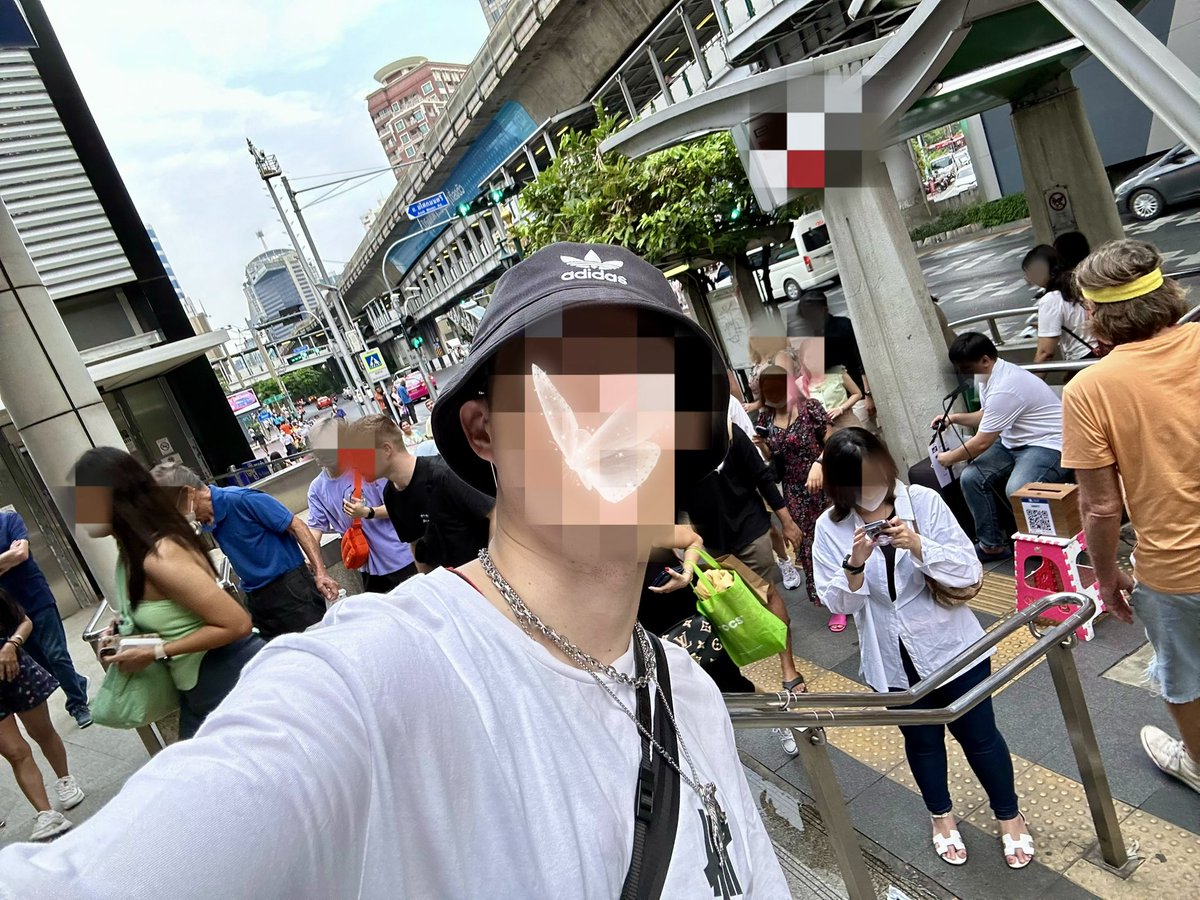 拍自媒體創造新的思維去經營事業版圖，的確值得我們去學習和改變。但是，如果學會創新、卻忘了做人的謙卑和腳踏實地，是做任何事情的根本。

正所謂人言可畏眾口鑠金，一群人的似是而非，只為了自己貪圖賺更多的錢、傾盡心思享受虛無的名氣，當你還沾沾自喜時，這一切只是想掩蓋你內心世界的醜陋罷了。 https://t.co/U459O31tXc