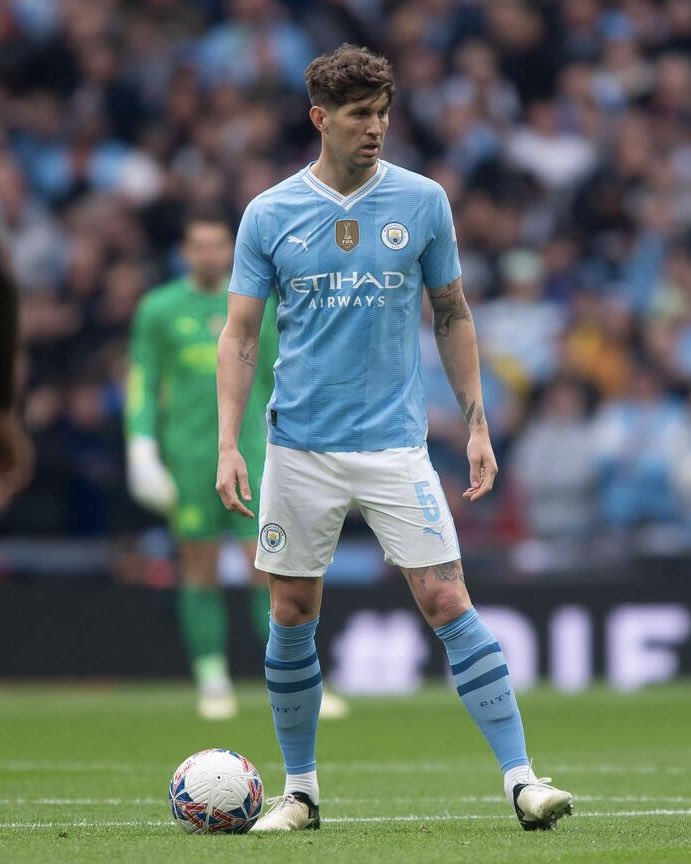 𝘽𝙍𝙀𝘼𝙆𝙄𝙉𝙂: John Stones has resumed full training today despite coming off against Chelsea at half-time, confirmed by @SkyAnton.