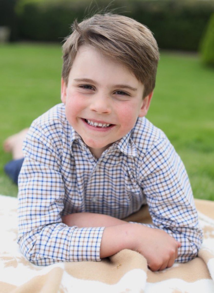 NEW: Kensington Palace release a new picture of Prince Louis to celebrate his 6th birthday, taken by The Princess of Wales. (📸 @KensingtonRoyal)