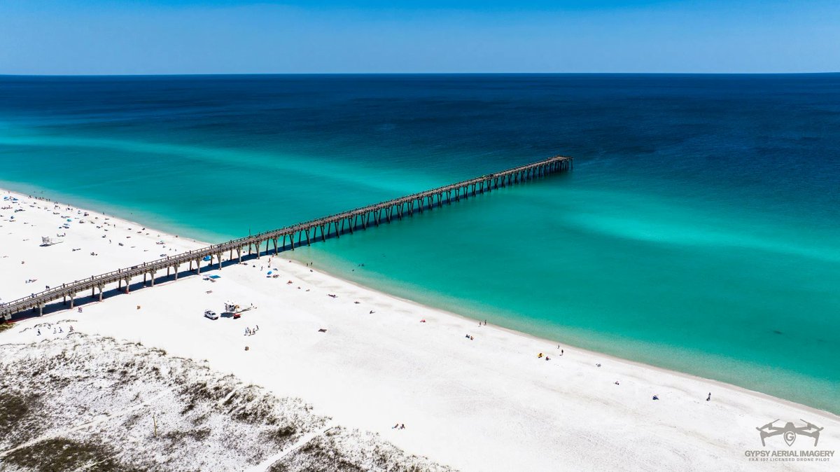 WHAT AN AMAZING DAY 🤩 Pensacola Beach was looking perfect yesterday! A nice northerly wind helped to flatted out the Gulf leading to swimming pool-like conditions. Beautiful! 📸 Photo by: Brad Merrell @weartv @natwxdesk