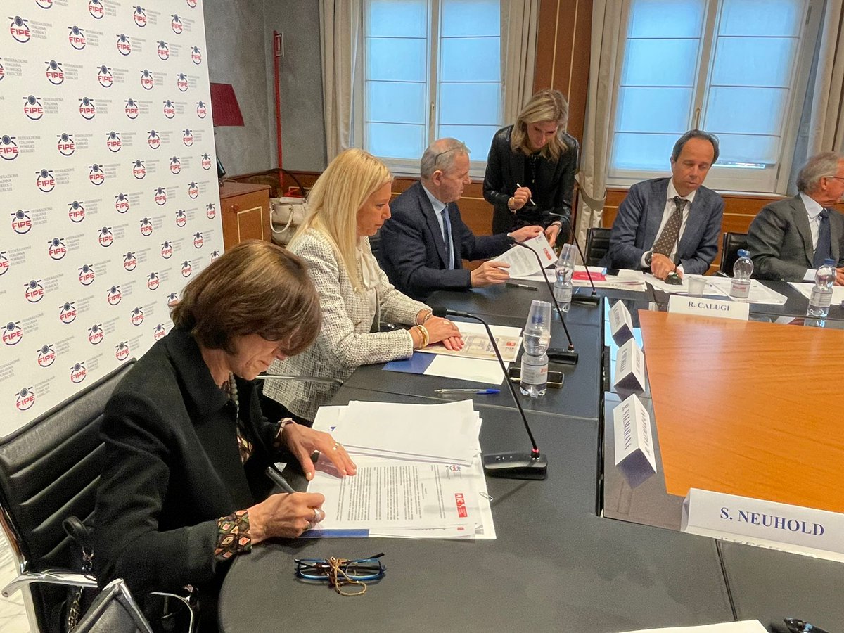 fipeconf's tweet photo. 𝗖𝗲𝗹𝗶𝗮𝗰𝗵𝗶𝗮, 𝗙𝗜𝗣𝗘 𝗲 𝗔𝗜𝗖 insieme per sensibilizzare, promuovere conoscenza e accogliere in sicurezza

👉 Al 🔗 https://t.co/QLhpaLp7Wa per leggere il comunicato e visualizzare l'indagine presentata https://t.co/q7kknmaeSQ