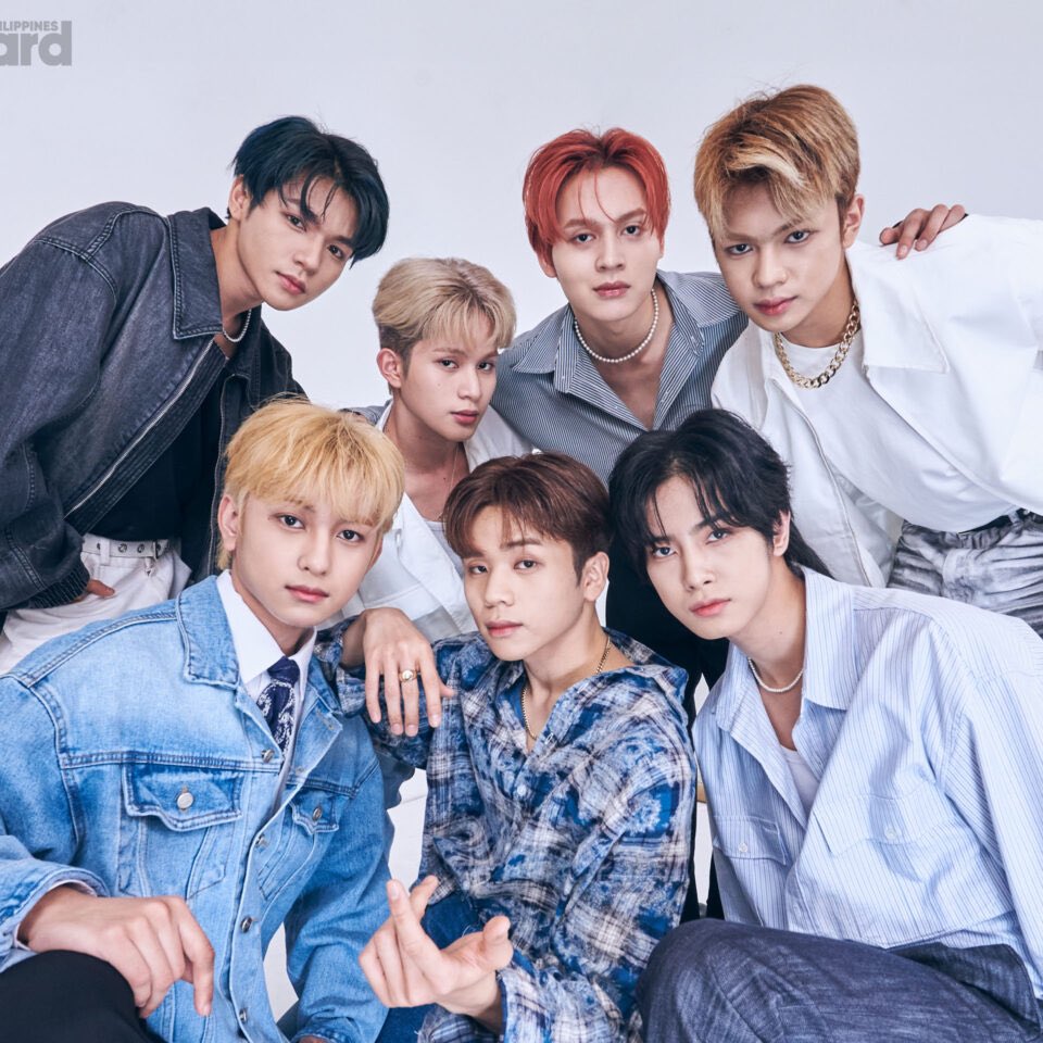 ReysterGlobal's tweet photo. [ARTICLE] 240423 BILLBOARD PH

“Hometown Heroes: HORI7ON On Coming Home And How They’re Bridging Filipino Music And K-pop”

🖇️: https://t.co/wt2he8jRlF

#HORI7ONforBillboardPH 
#HORI7ON #호라이즌 #REYSTER #레이스터 @HORI7ONofficial https://t.co/hEkZ16fqyH