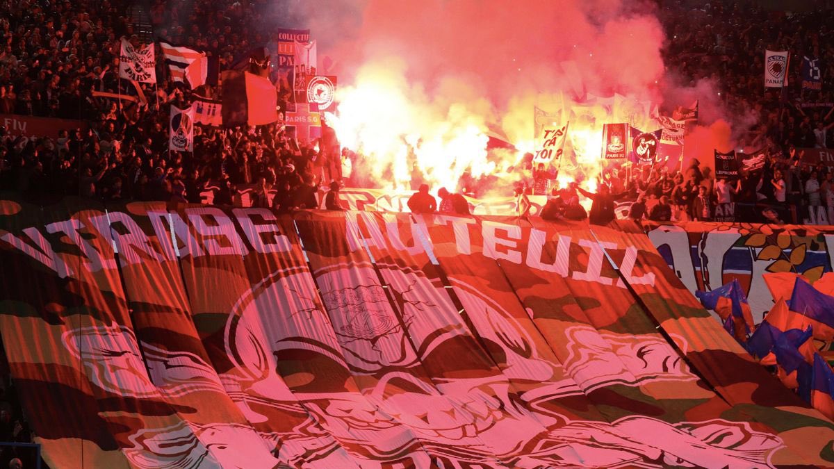 MediaParisien's tweet photo. 🇪🇸 Luis Enrique : « Nos supporters sont UNIQUES, je n’avais jamais vu ça. Normalement quand tu es en train de perdre les supporters se taisent. 

Nous c’est l’inverse, ils continuent de chanter comme face à Newcastle et Nice. 

Ça permet d’avoir une mentalité positive. » 

#FCLPSG