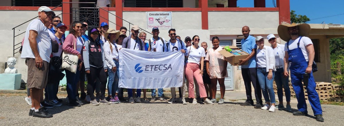 En este #AbrilDeVictorias los jóvenes de la División Territorial de @ETECSA_Cuba en #Matanzas desarrollan varias actividades, entre ellas, la entrega de un donativo al Círculo Infantil 'Mariposita del Campo'.
#UJC  #GirónVictorioso 
#EtecsaMtzEnVictoria 
#MatancerosEnVictoria
