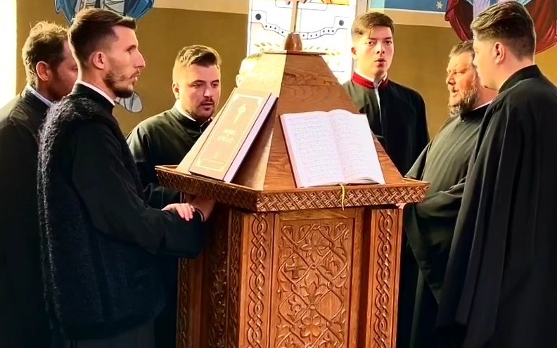 ByzantineChoir's tweet photo. 23 aprilie 2024 | Hramul Parohiei Ortodoxe „Sfântul Gheorghe” din Municipiul Satu Mare
#eormmsm https://t.co/bYTyKvVVXF