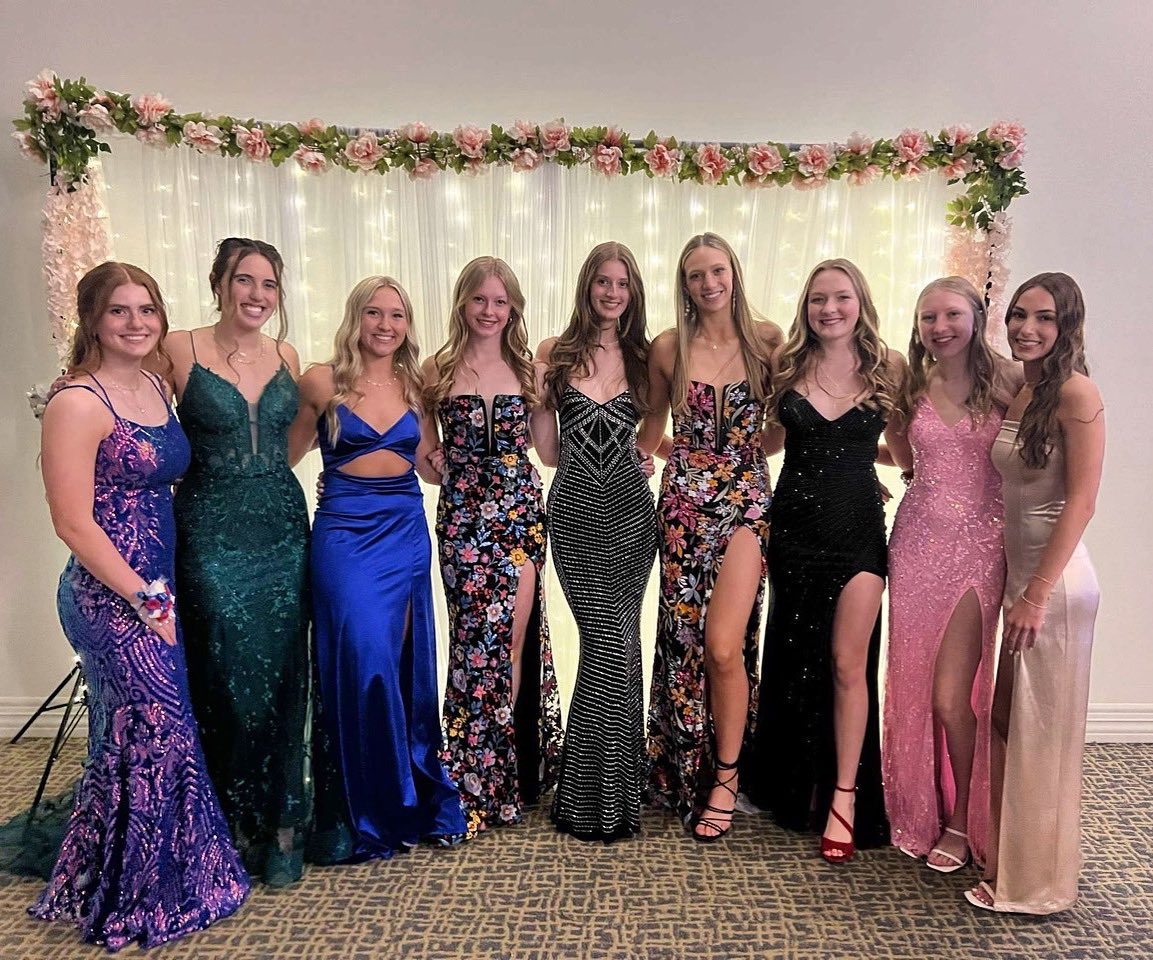 Upperclassmen at Prom. Traded in the 👟 for 👠.