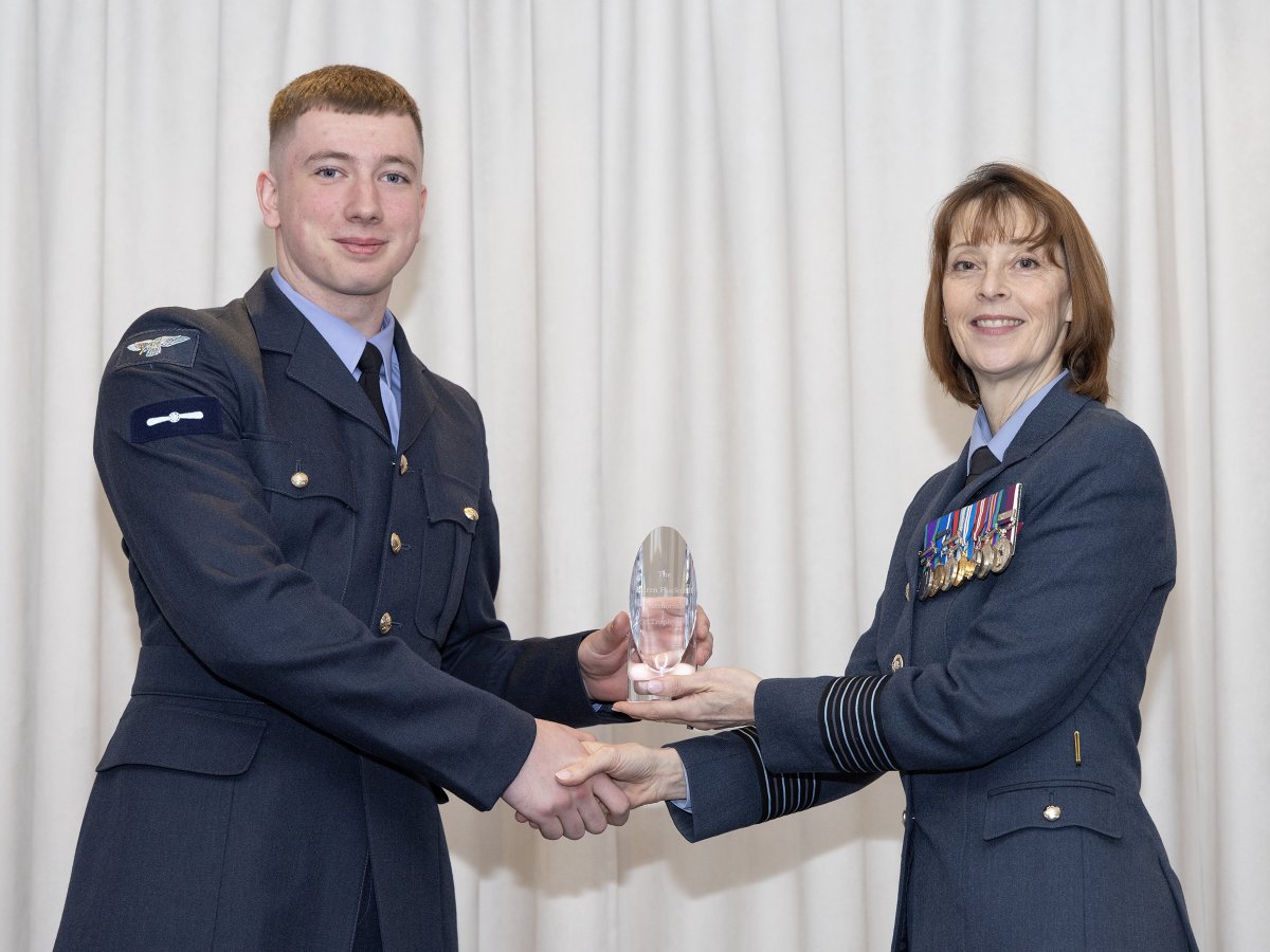 Congratulations to Air and Space Operation Specialist Course 14 who have graduated from the Defence College of Air and Space Operations @RAF_Shawbury. We were delighted to welcome UK Space Command Deputy Head Plans, Group Captain Karen Moran MA RAF, as Reviewing Officer