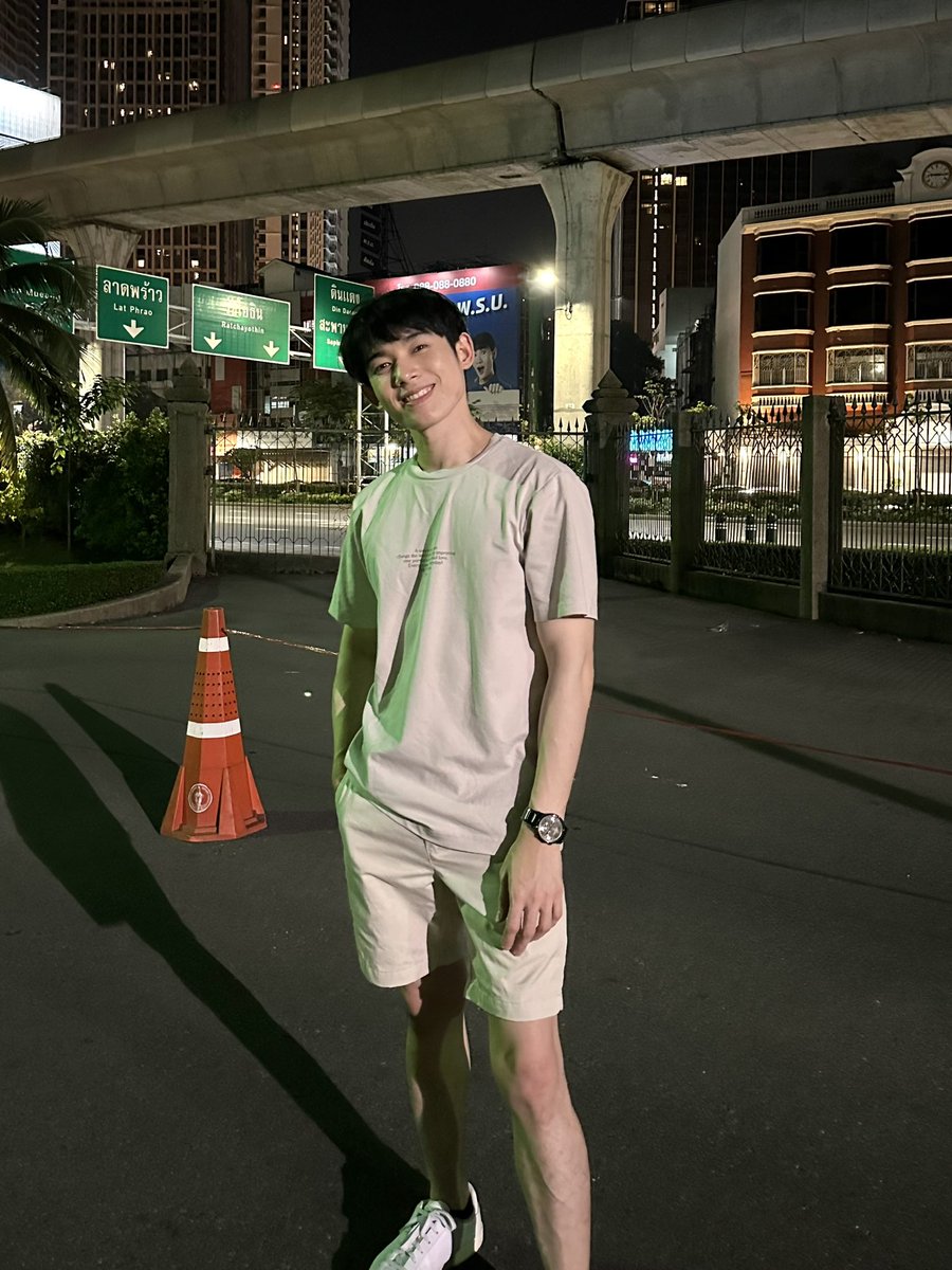 kanz_xi's tweet photo. วิ่งตอนดึก จะโดนฉุดไหม 🏃🏻‍♂️ #สวนรถไฟ #ออกกำลังกาย #วิ่งแบบพี่ตูน https://t.co/mJc66mWAiY