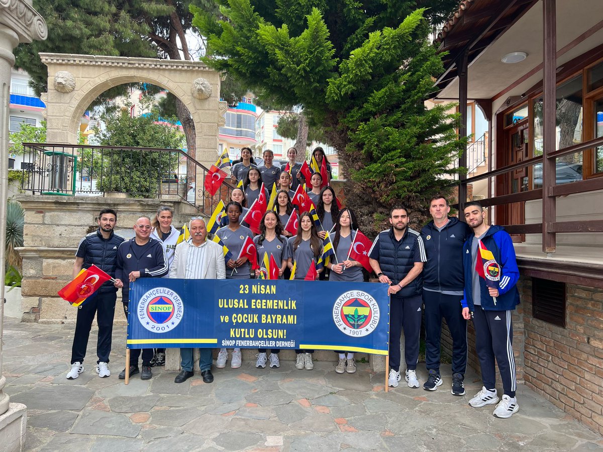 Türkiye Şampiyonası için Sinop'ta bulunan U14 Takımımız, Sinop Fenerbahçeliler Derneği ile birlikte 23 Nisan Ulusal Egemenlik ve Çocuk Bayramımızı kutladı! 🇹🇷