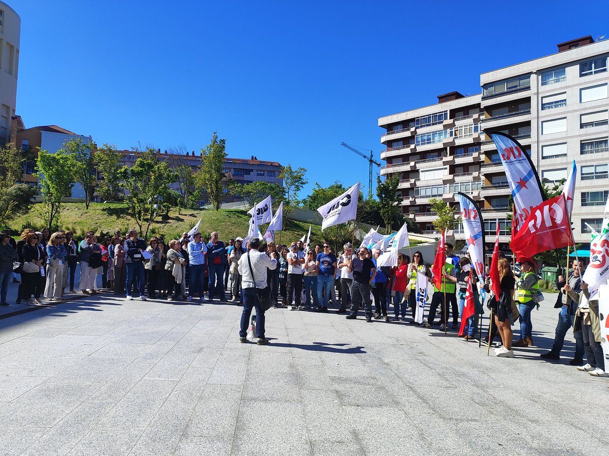 cigxustiza's tweet photo. 📢Hoxe en Vigo tivo lugar a concentración prevista nas mobilizacións acordadas para  Galiza pola plataforma estatal formada polos sindicatos STAJ, CCOO e CIG
Máis info👉🏻https://t.co/fYM1NhyVTF https://t.co/k0z4P7U5YA