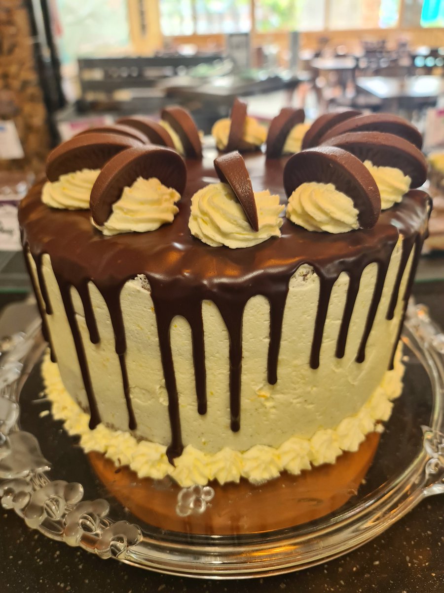 Chocolate Orange 'WOW' cake  😋 #huttoncranswick #eatlocalsupportlocal #familybusiness #lovefood #lovecake @CranswickGc