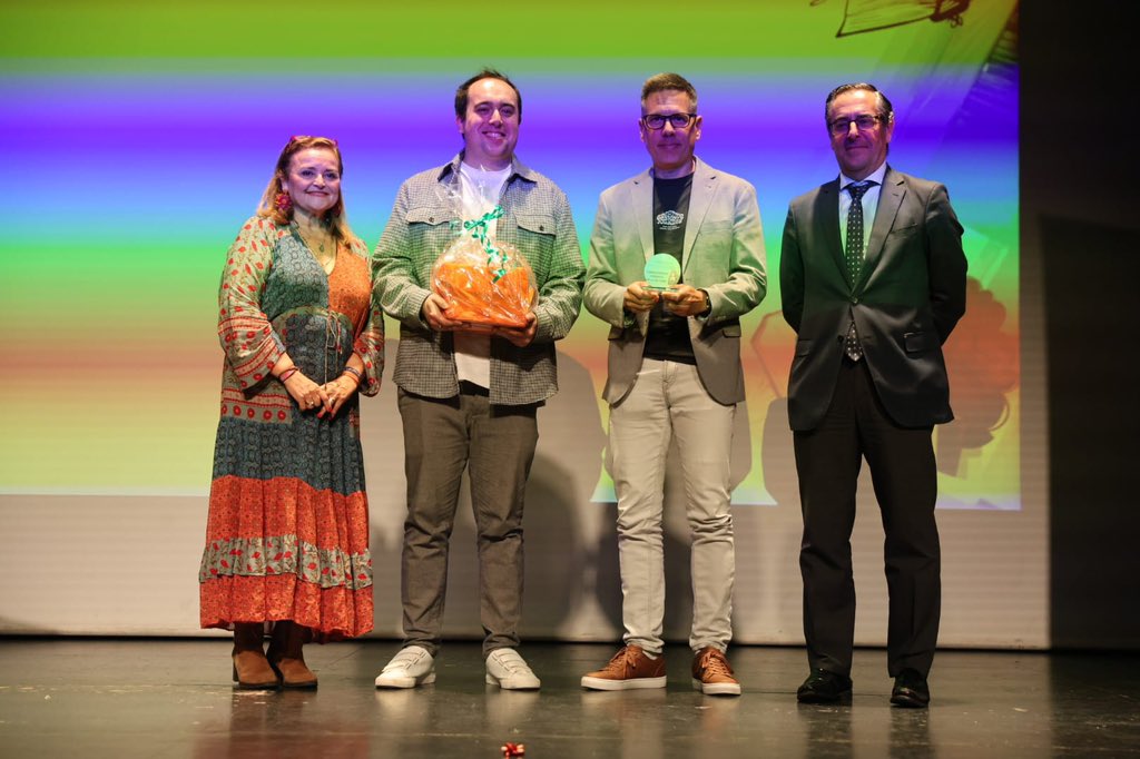 RedBECREA's tweet photo. Enhorabuena a la biblioteca escolar del @IesMontes por su Premio Paraíso Fomento de la Lectura #JornadasBECREAMálaga #XVPremiosParaíso @educacionmlg https://t.co/t41b4zY1T4