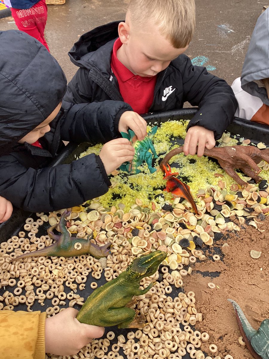 🦕⭐️ Dive into a world of sensory wonder in our nursery classroom’s tuff tray. With dinosaurs leading the adventure, little explorers touch, feel and imagine their way through textures and colours! 🦖 #learnthroughplay #sensoryplay @MBDeputyHead @MillbrookP @FpPrimary