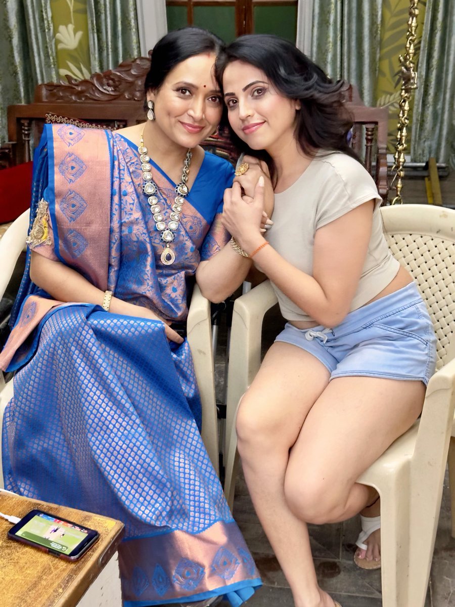 SolankiAnupama's tweet photo. On Set #KuchReetjagatkiaisihai @SonyTV #Hattoffproduction #Jdmajethia @JDMajethia https://t.co/mlvSwY6tpU