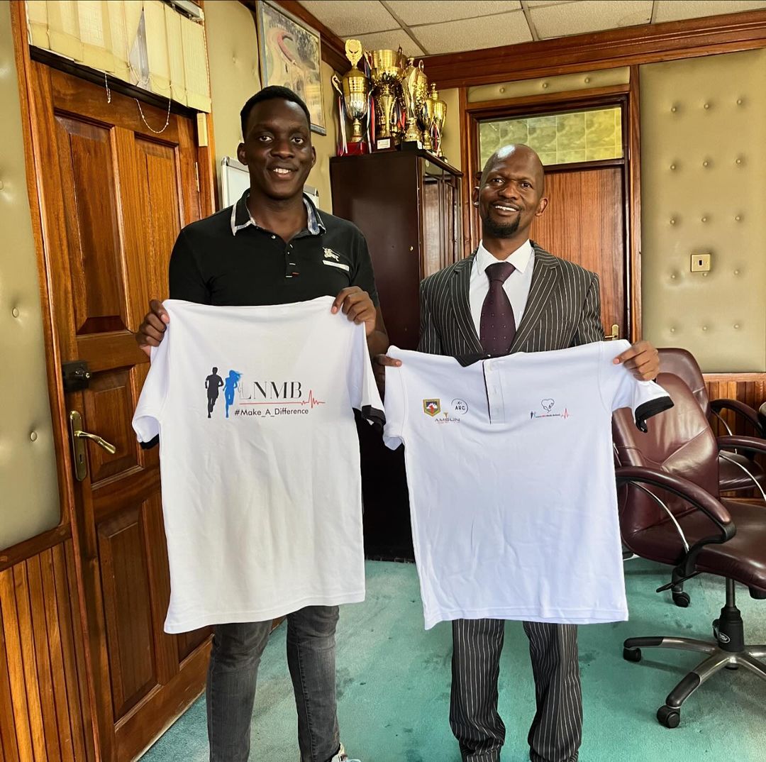 AMSUNrunning's tweet photo. Yesterday the 22nd of April 2024, our Race Director - Peter Ogutu - Presented #LNMB Polo Shirts to the Faculty Of Health Sciences Dean (UoN) Prof. George Osanjo https://t.co/U8fAYY9Tfj
