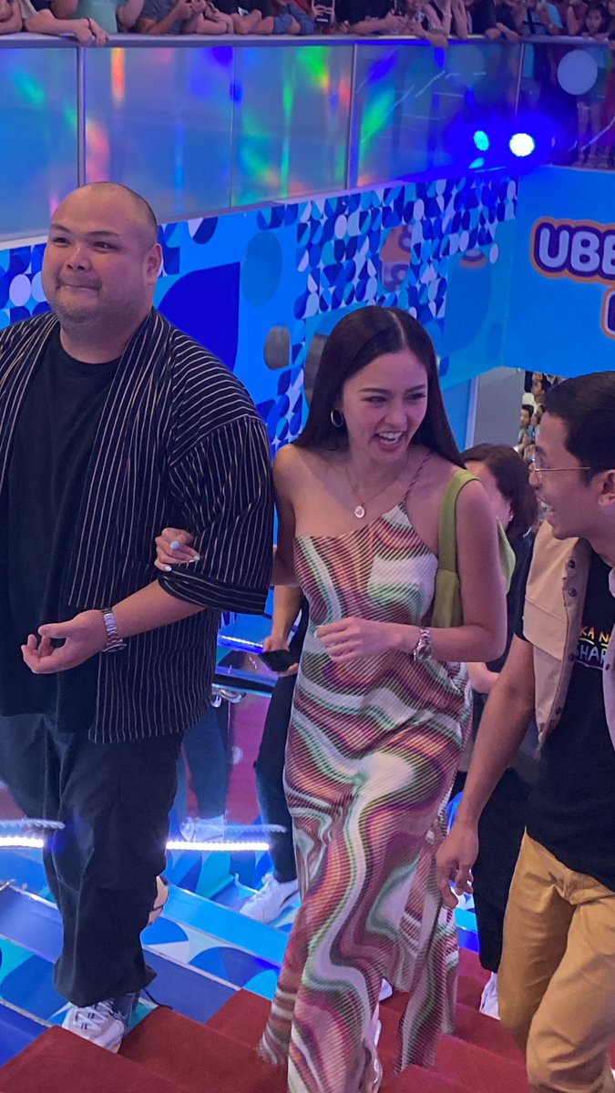 Nanabells05's tweet photo. Nakaka iyaaaaaak huhuhu KimPau supporting each other. Awwwwww

PAULO onELEVATORmovie

#ElevatorPremiereNight
#KimPau #PauloAvelino #KimChiu https://t.co/npJC7BHKn0