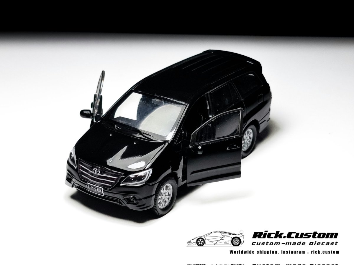 rick_custom tweet picture
