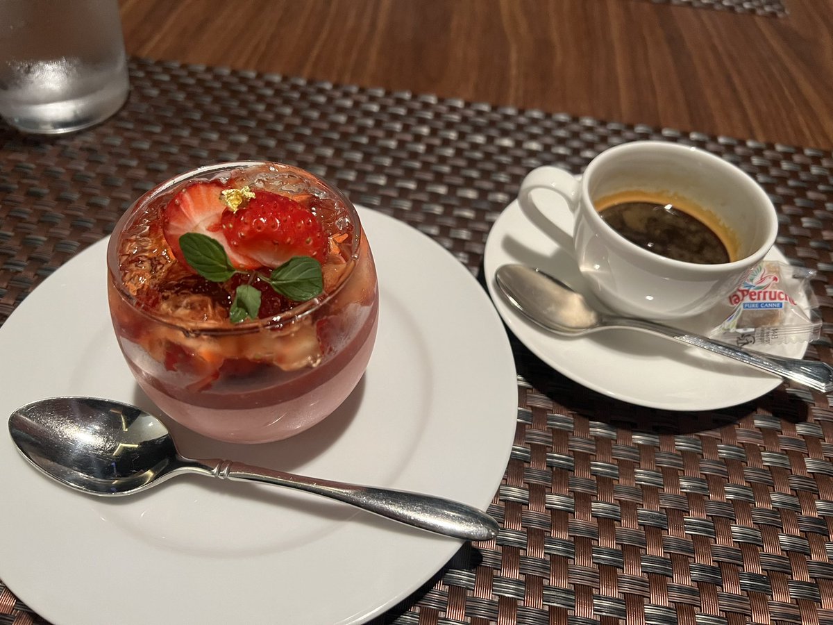 2022年のパトリック・メッシーナ氏の来日ぶりに吉田佐和子さんにお会いさせていただきました😊経営者としてご活躍されている佐和子さんの考え方に大変刺激を受け、色々とご相談させていただき人生を見つめ直しています。5/1には皆様に発表もございますので是非ご覧いただけましたら嬉しいです🙇🏻‍♀️