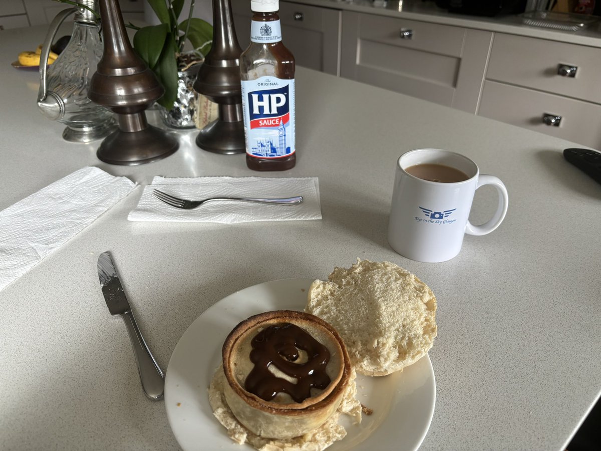 'Glasgow oyster' with brown sauce Yae or Nay #Glasgow #oyster #Brown #roll #pie #lunch #gourmet #connoisseur #gastronomy @MasterChefUK @masterchefau @MasterChefCDA @masterchefau