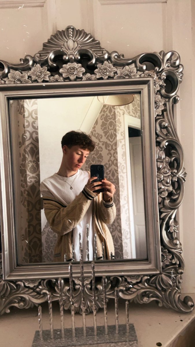 ohsummerchar's tweet photo. Insta worthy ? #swifite #conehead #conangray https://t.co/B2GXeSUogP