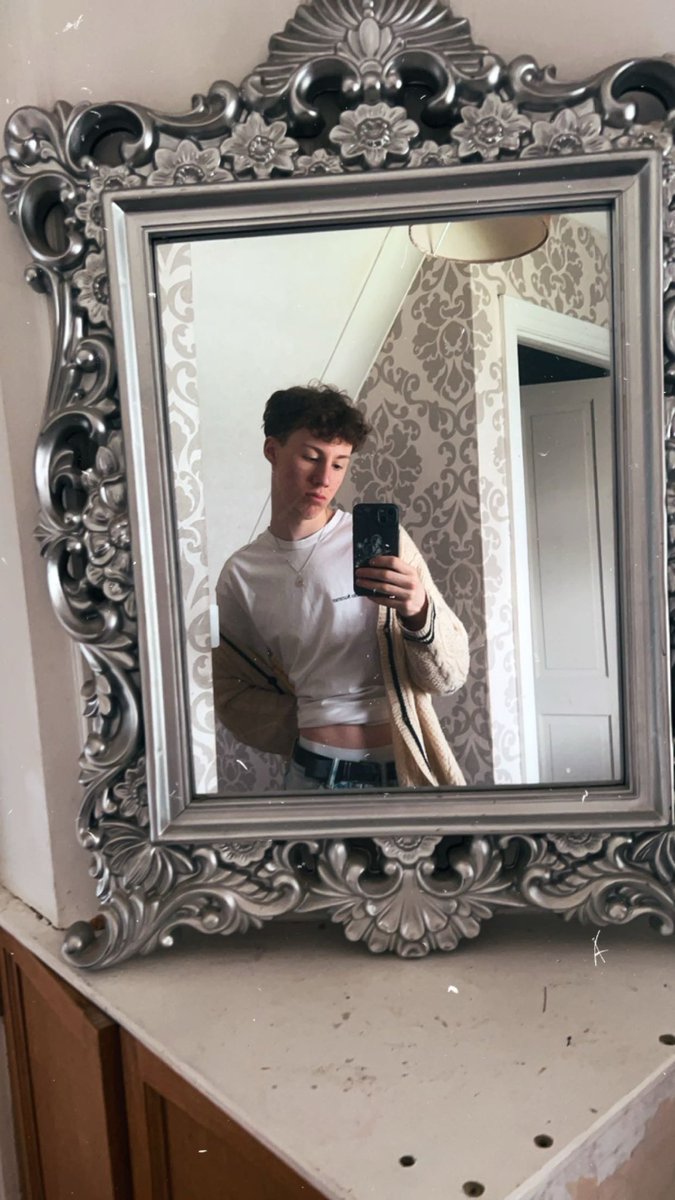 ohsummerchar's tweet photo. Insta worthy ? #swifite #conehead #conangray https://t.co/B2GXeSUogP