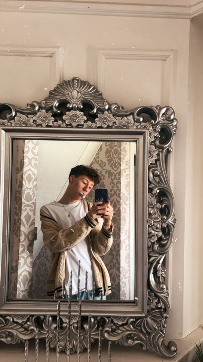 ohsummerchar's tweet photo. Insta worthy ? #swifite #conehead #conangray https://t.co/B2GXeSUogP