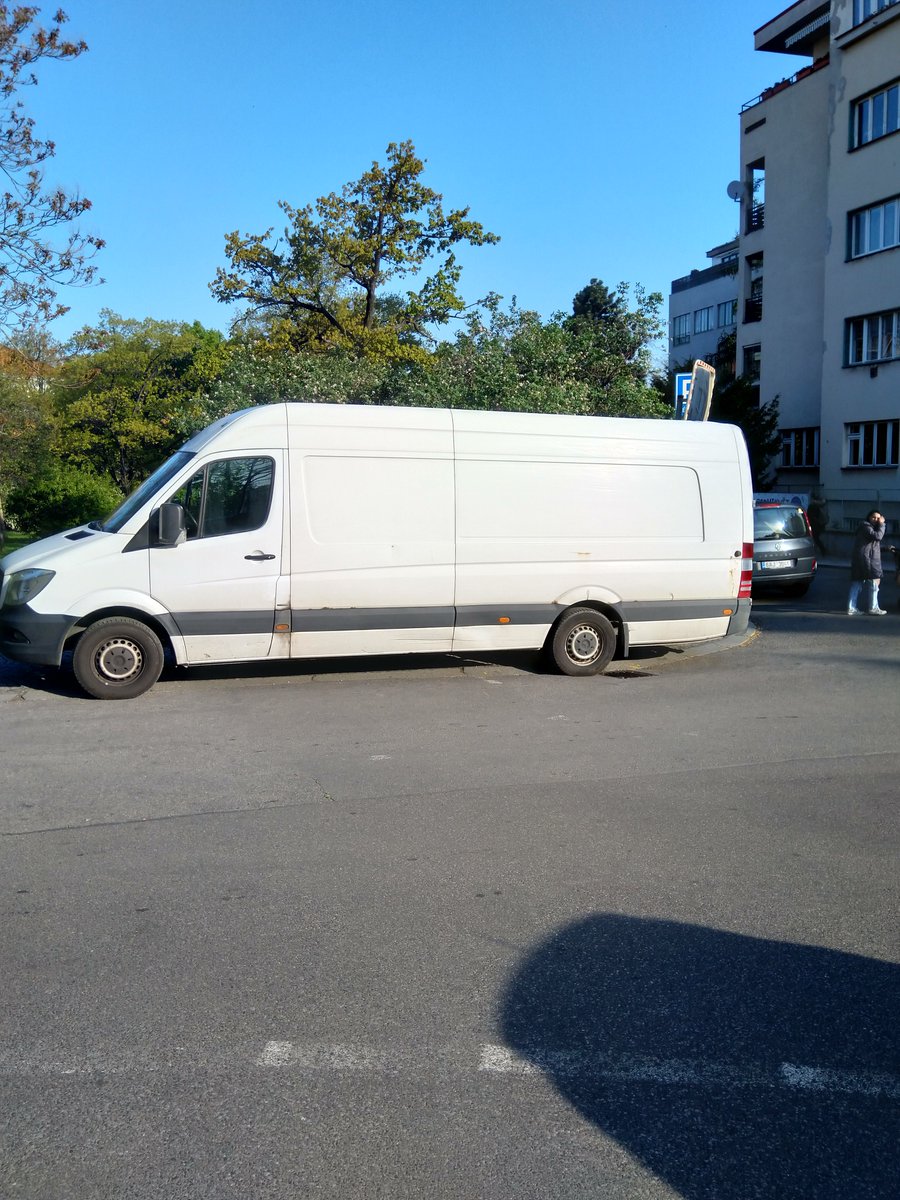 _An_Sp's tweet photo. Pohoda jahoda. @MP_Praha @PolicieCZ @parkovanivpraze @prahabezaut @PragueVsCars @MpStraz @MinistryofWalk @Svoboda_Slavek @ZdenekHrib @PrahaEU @makupka https://t.co/w7H4yJ2pWa