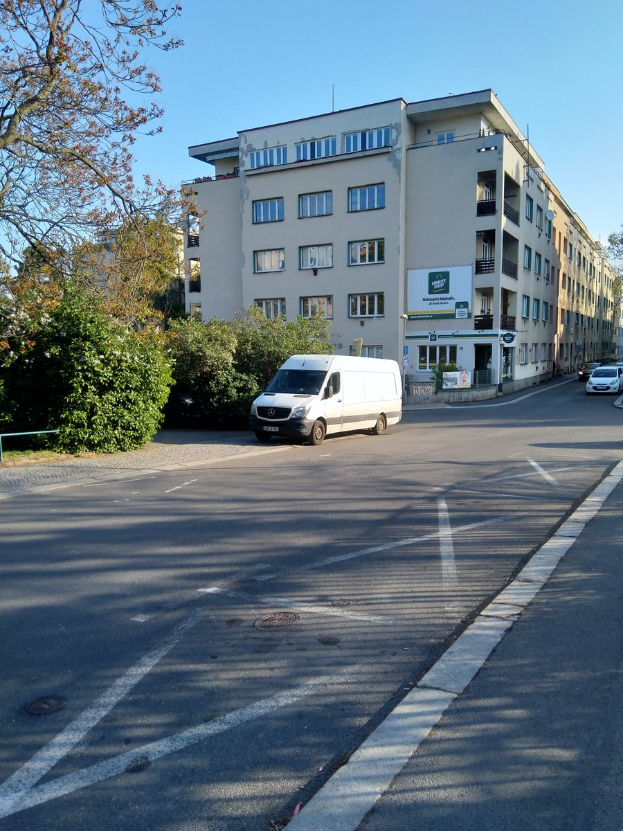 _An_Sp's tweet photo. Pohoda jahoda. @MP_Praha @PolicieCZ @parkovanivpraze @prahabezaut @PragueVsCars @MpStraz @MinistryofWalk @Svoboda_Slavek @ZdenekHrib @PrahaEU @makupka https://t.co/w7H4yJ2pWa