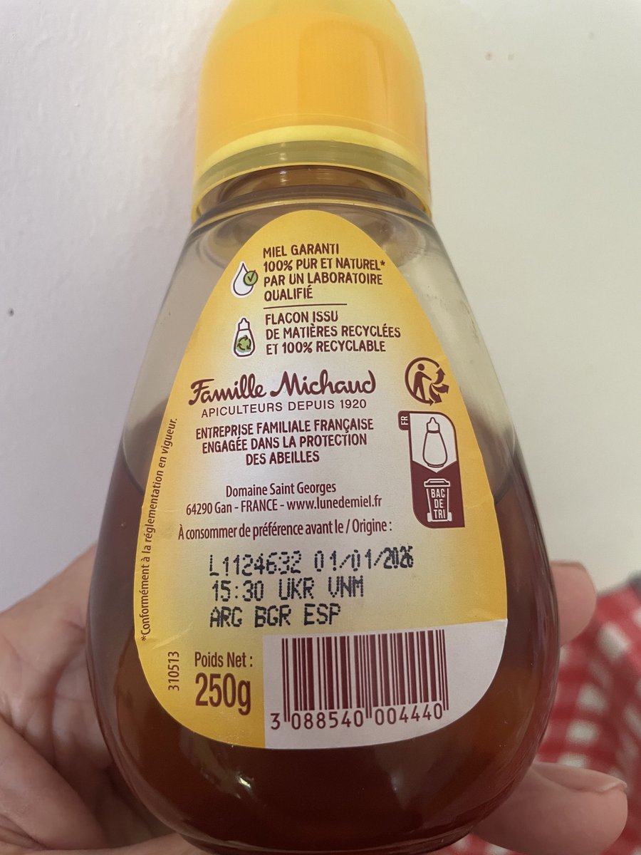 jaclostermann's tweet photo. Famille Michaud, engagée pour la protection des abeilles…
Encore heureux qu’ils n’aient pas dit « engagée pour la défense de nos apiculteurs »
Regardez d’où provient le miel de « l’entreprise familiale Française » https://t.co/IUrwIC8kGj