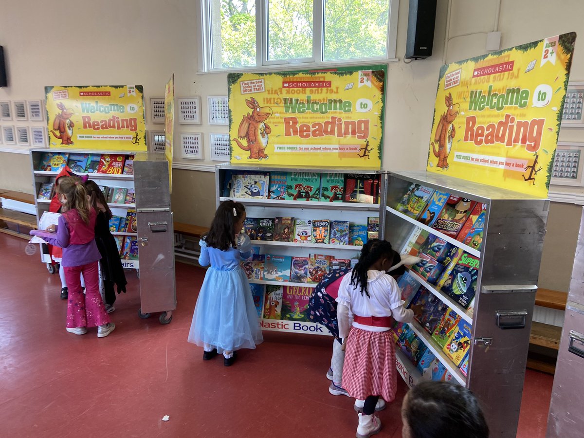 Our Book Fair is open with all classes visiting this week 📚Parents are very welcome to visit Tuesday- Friday morning 8.30-9.15 and on Thursday from 1.00-3.00 @Scholastic @KidsBooksIrel 📖