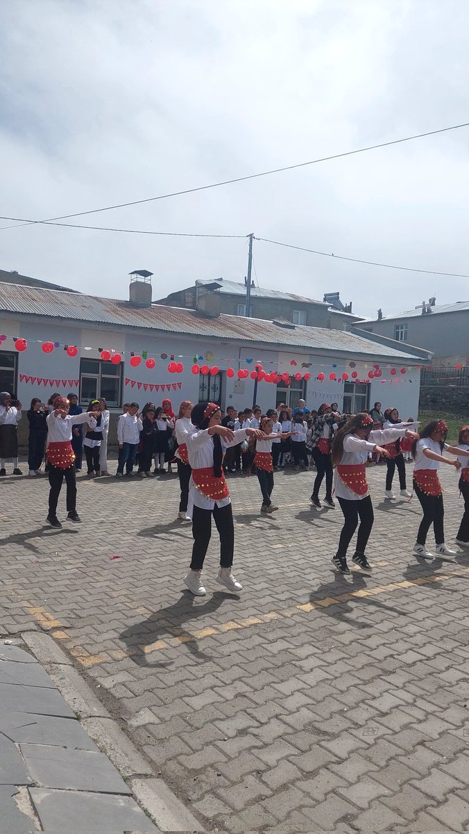 ArpacayO's tweet photo. 23 Nisan Ulusal Egemenlik ve Çocuk Bayramı okulumuzda büyük bir coşkuyla kutlandı. Bütün çocuklarımızın bu güzel bayramı kutlu olsun.👦🇹🇷👧
@yakupyildiz024 @Erzurum_Mem @horasanmem25 @s__karakurt @horasan_c https://t.co/ixIMxNanHH