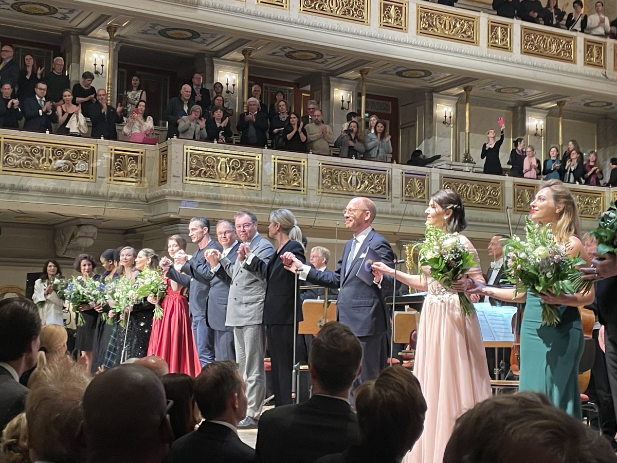 Die erste Benefizgala der Harald Christ Stiftung #rebuildukraine im Konzerthaus Berlin war ein beeindruckendes Zeichen der Solidarität und der Unterstützung für die 🇺🇦Ukraine.
Danke @harald_christ und Oleksii @Makeiev, dass ich dabei sein durfte.