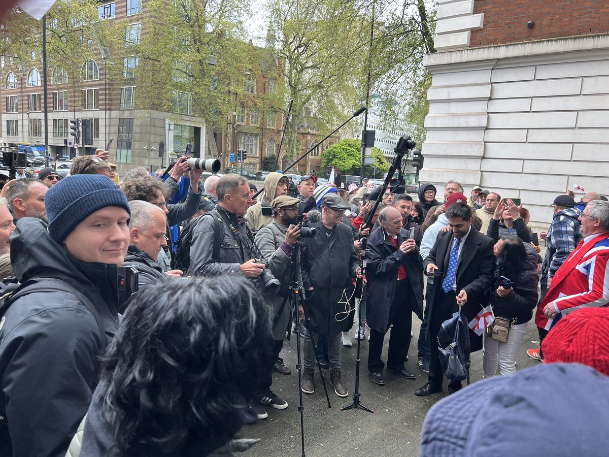 NEW - Scene outside Westminster Magistrates Court for #TommyRobinsonTrial as judge dismisses case against @TRobinsonNewEra citing that the Met Police had no lawful dispersal order in place to order his removal NO CASE TO ANSWER