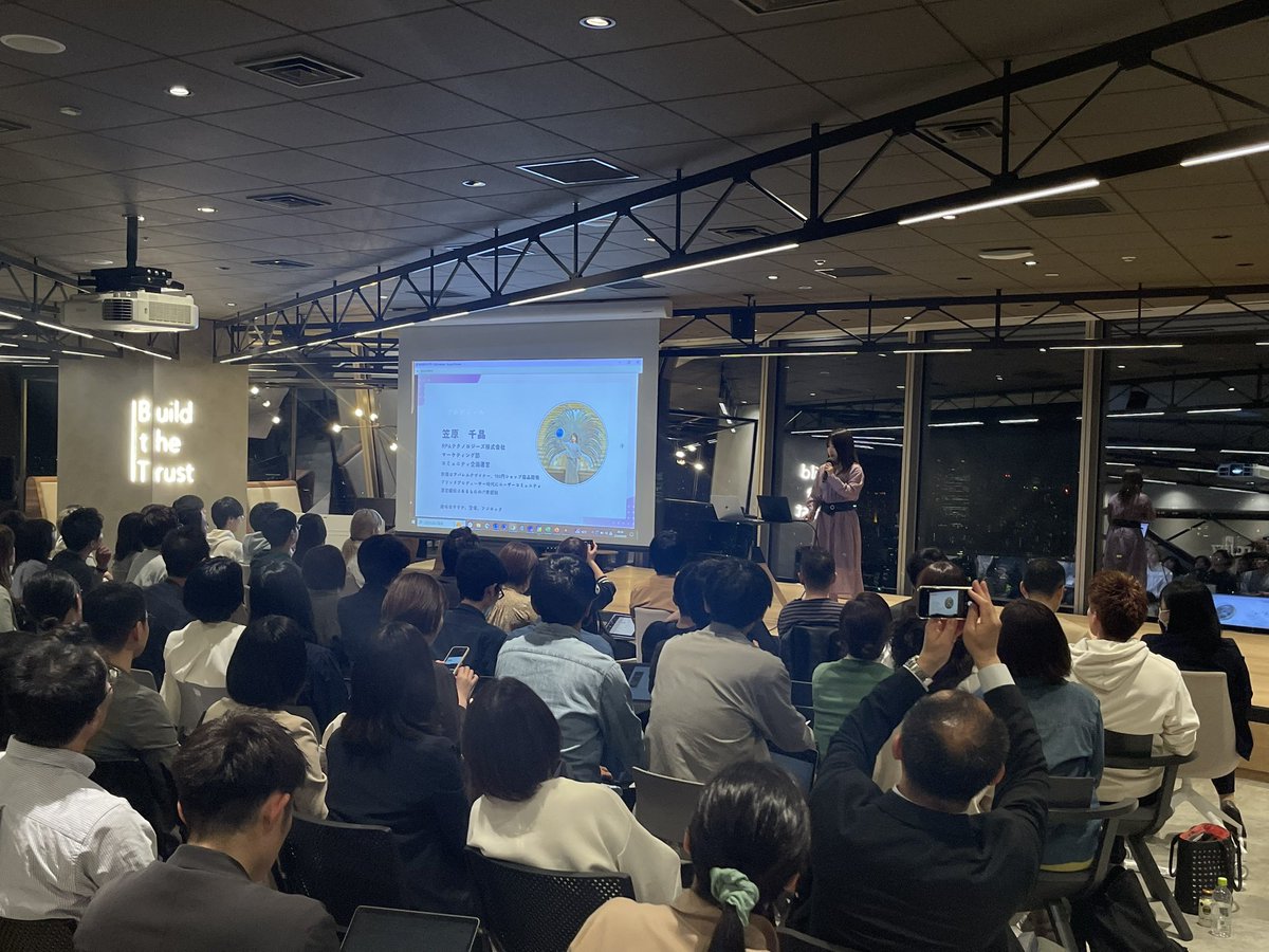 hide69oz's tweet photo. 人生初LTの笠原さん from BizRobo! #CMC_Meetup https://t.co/ULk0A6Co1M