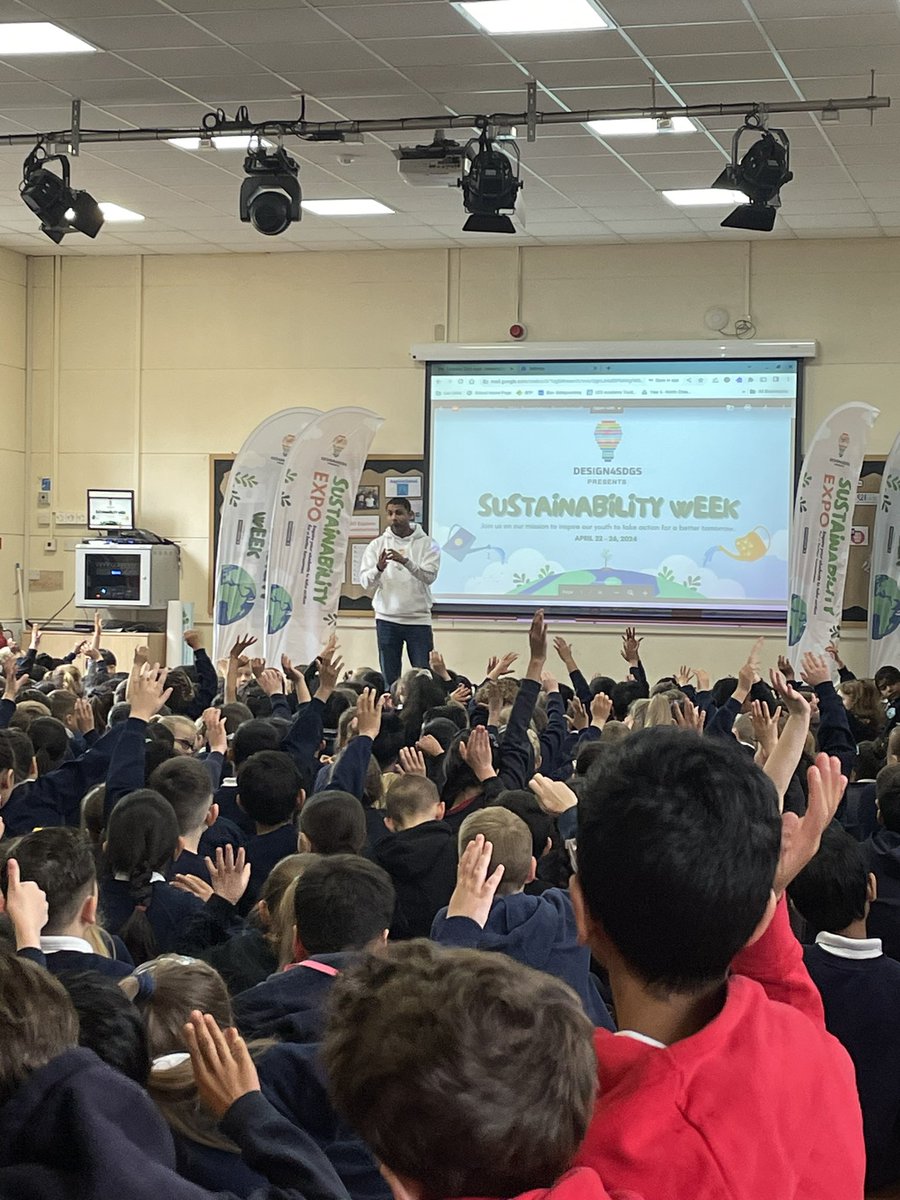 Brookfield are ready for a day full of sustainability with @EvoHannan 🌍 kicking off the morning with a whole school assembly! We are change makers! ⭐️ #sustainableLEO