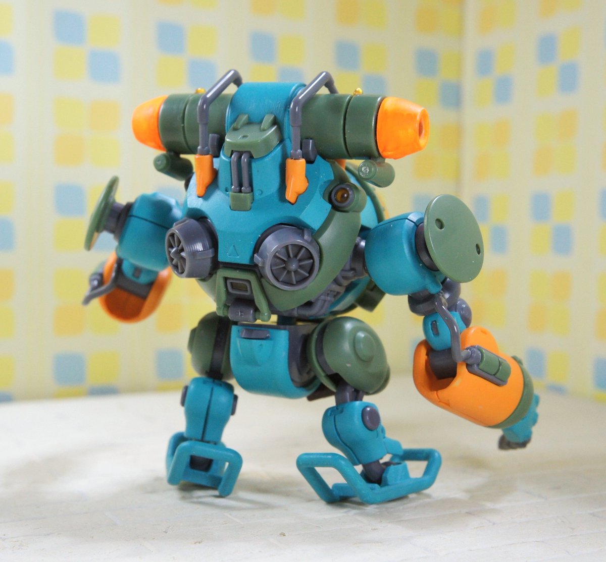 GGKV39EsPX1WeD0's tweet photo. WANDER SOUL 完成しました!
白パーツ部分を久々に筆塗りして満足✨
ゴテッとしたボリュームある上半身のロボのパイロットがフグなのが愛しい!😆
無くなってしまったパーツはあまり目立たない所だったのはよかった(笑)
#NUMBER57
#MANHUNTER
#WANDERSOUL https://t.co/5WeMaL3spl