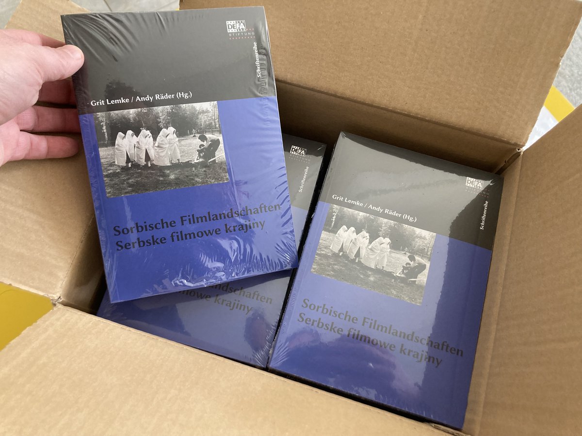 Frisch aus der Druckerei! Fresh from the printing press! 'Sorbische Filmlandschaften | Serbske filmowe krajiny'. Vielen Dank an die @DEFAStiftung, das @serbskiinstitut, alle Autor*innen und natürlich meine Mitherausgeberin Grit Lemke!