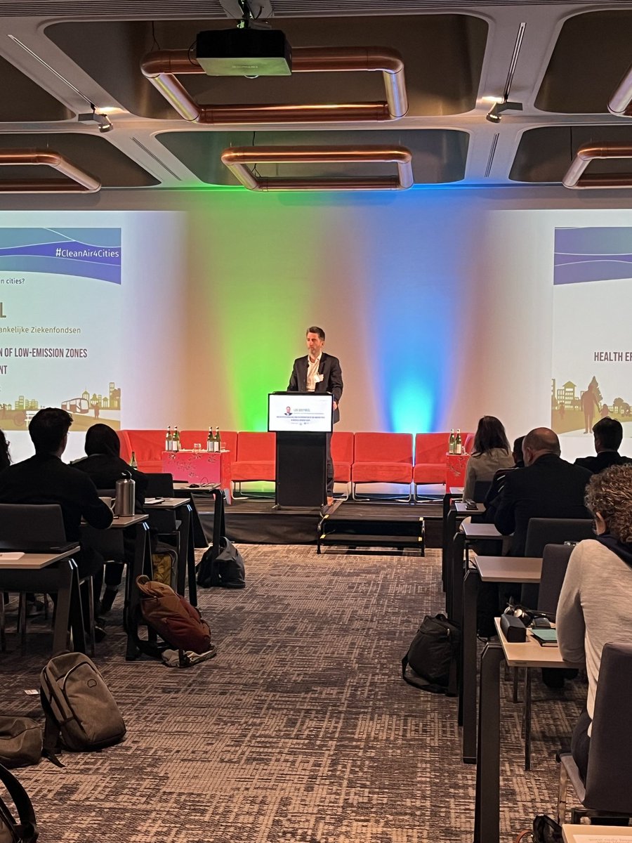 Les résultats préliminaires de l'étude  @MutLibres sur les zones basse émission :

La concentration de polluants dans l'air reste + haute que les recommandations <a href="/WHO/">World Health Organization (WHO)</a>
LEZ ⬇️ cette pollution
Les quartiers les plus défavorisés sont plus affectés mais bénéficie + des LEZ (NO2 &amp; BC)